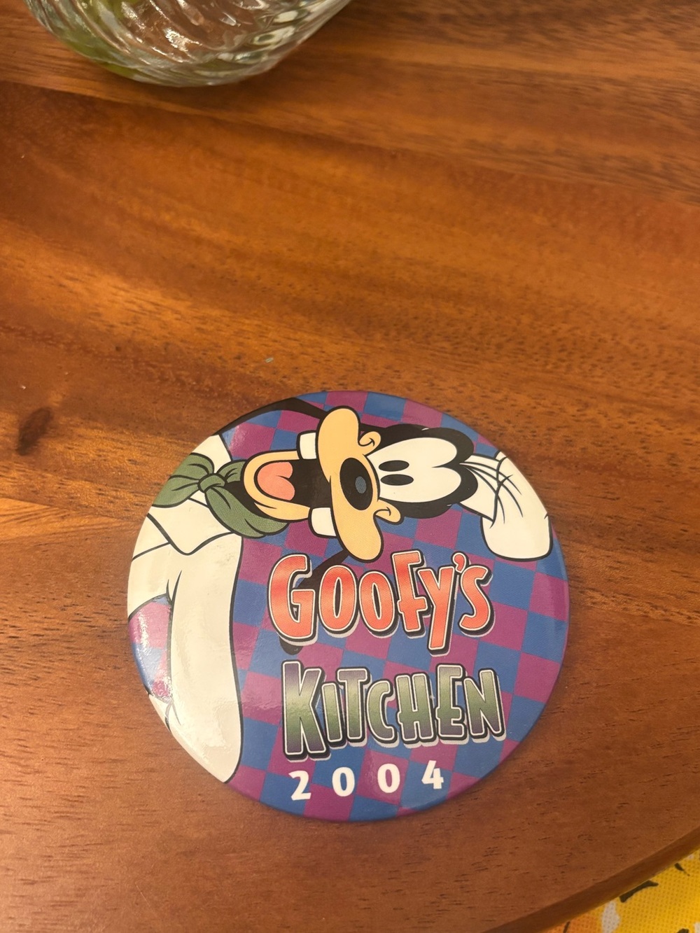 Walt Disney World Disneyland Vintage Collectible Goofy’s Kitchen Pin Button 2004